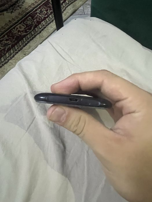 Самсунг j1 не включается