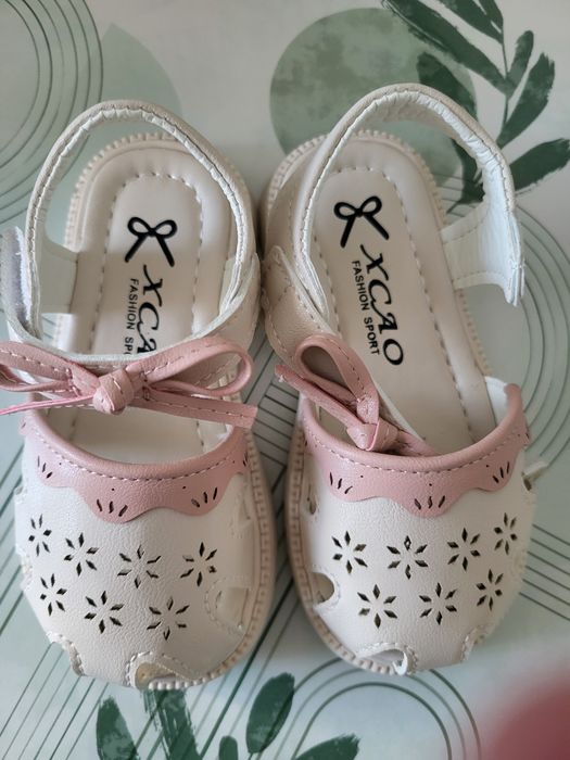 Продам обувь для девочек, новое,размер 23