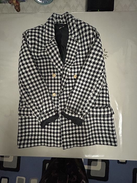 Продам пиджак в клетку, черно с белым, женский, размер46-48