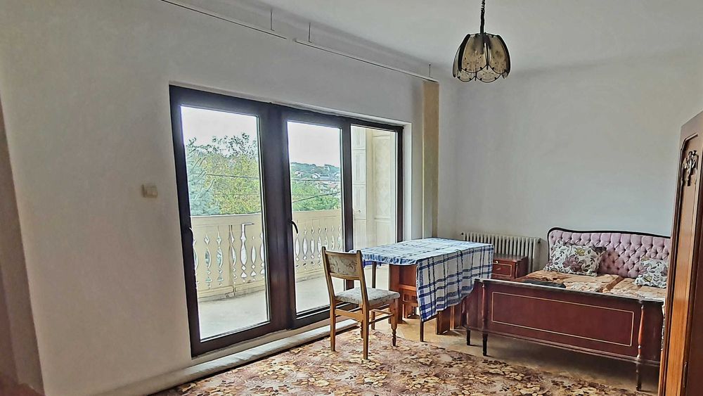 Etaj vila compus din 2 camere de inchiriat + baie + bucatarie pentru studenti, Iasi, zona UMF - 8 minute