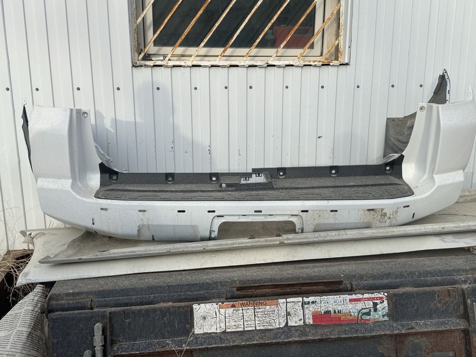 Задний бампер 4Runner б/у оригинал