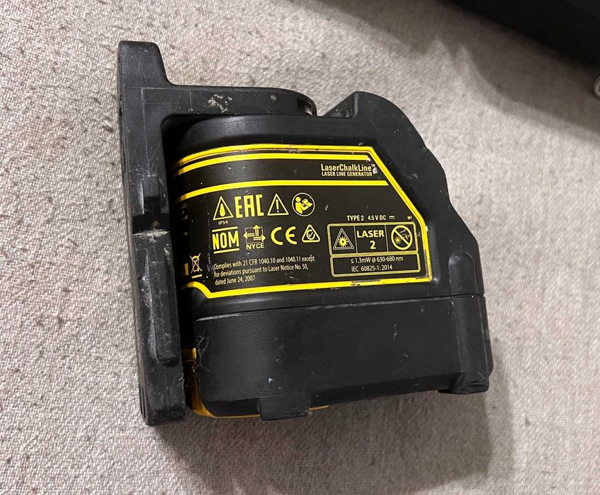 Nivela laser DeWalt DW088 cu 2 linii rosii si autonivelare cu precizie