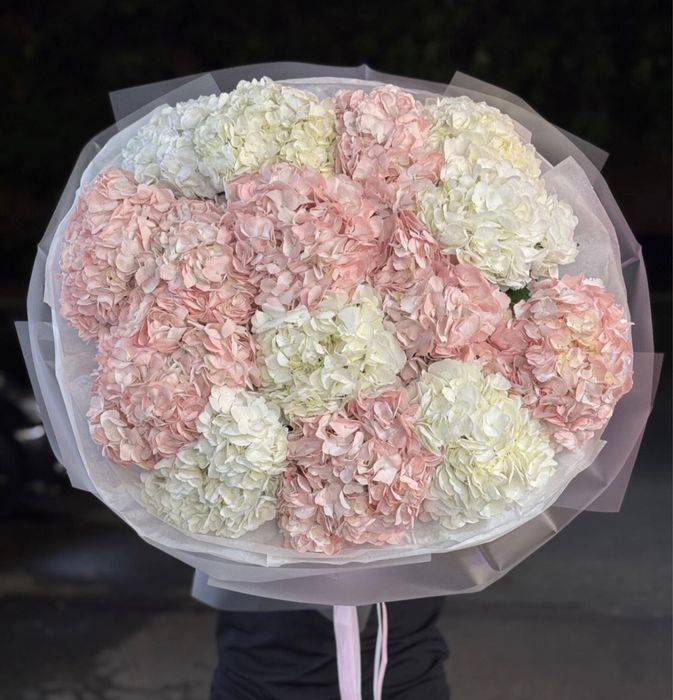 Розы, пионы, гортензии цветы букеты