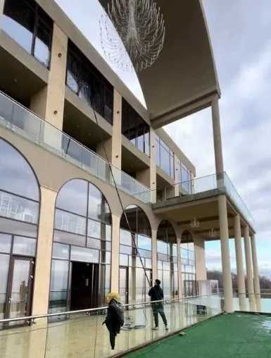 Spalare panouri fotovoltaice/geamuri/jaluzele exterioare/cupole/fatade