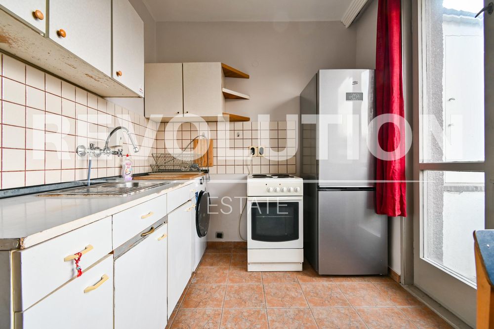 Дава се под наем Тристаен апартамент в София, Оборище - 95 кв.м за 600 € - Снимка #2