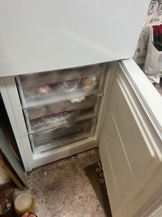 Продам холодильник Indesit