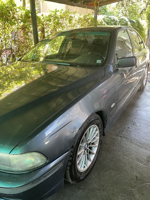 Продавам BMW-E39 520i