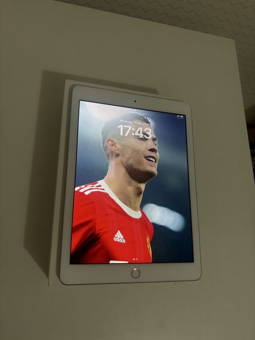 Продам iPad 6 поколения