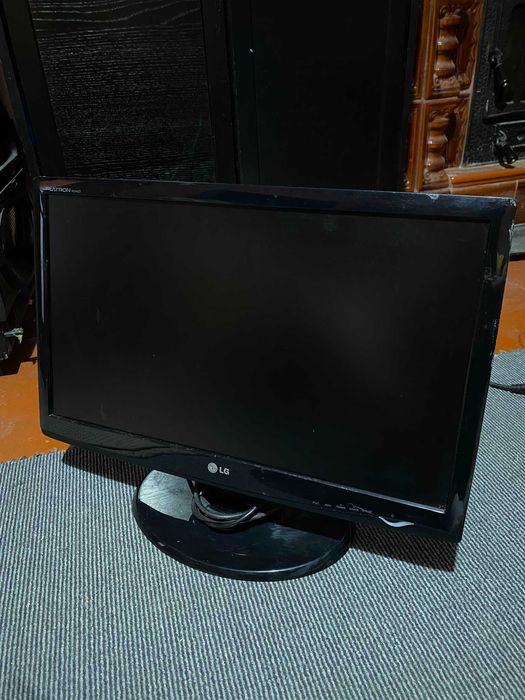 Monitoare PC 22 - 24 inch (LG, Packard Bell) - Complete cu cabluri