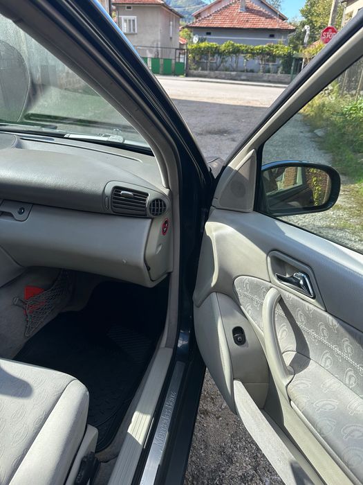 Мерцедес с220 2001година