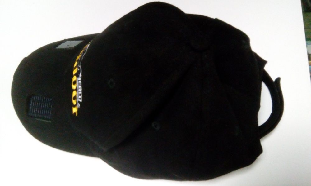 Шапка ZEBCO с интегриран LED челник и соларно захранване