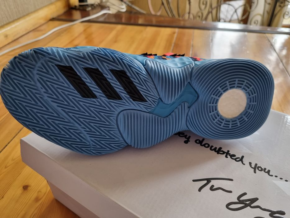 Продаются оригинальные баскетбольные  кроссовки Adidas Trae Young 1