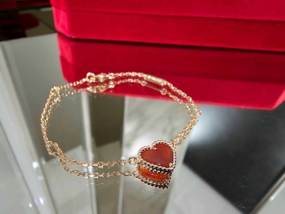 Van Cleef & Arpels VCA Rose Sweet Alhambra Red Heart Дамска Гривна