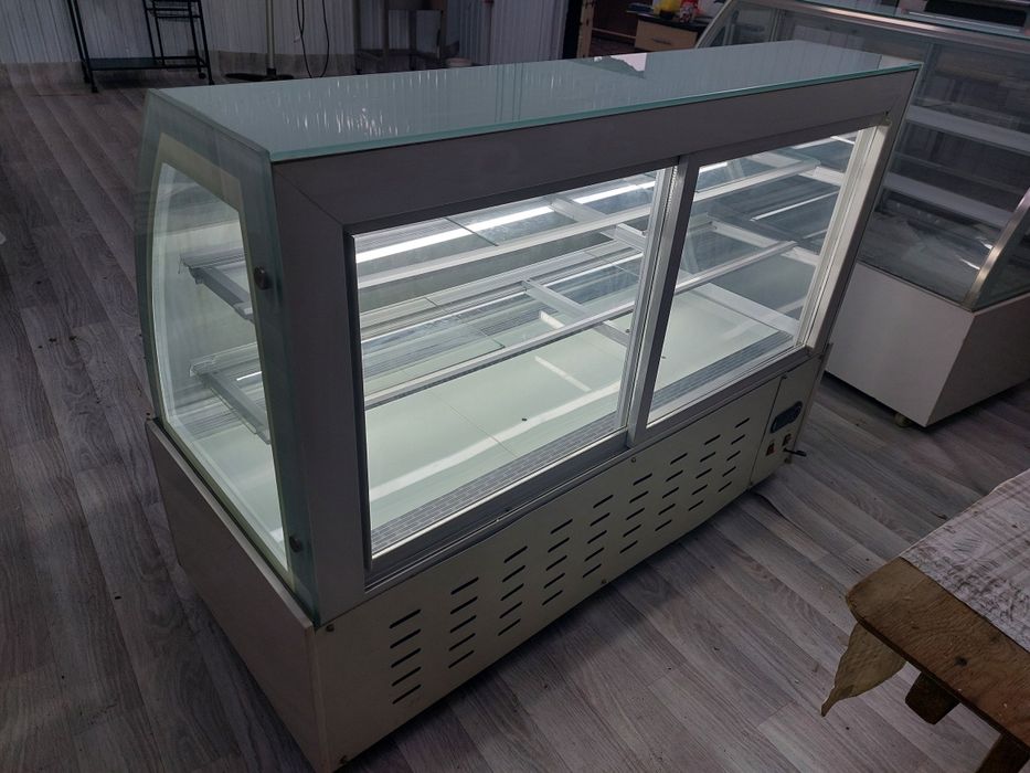 Витрина холодильная кондитерская