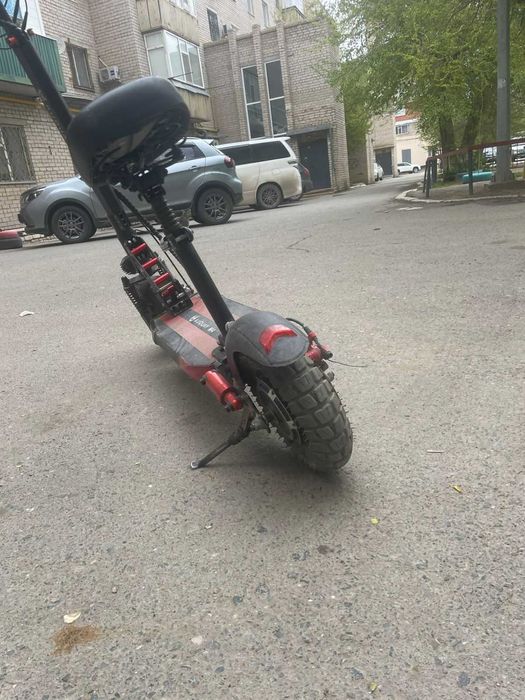 ПРОДАМ Электросамокат Kuquay m4