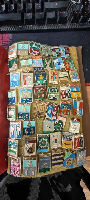 Продаются значки