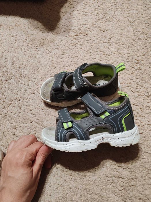 Детские кроссовки, сандали