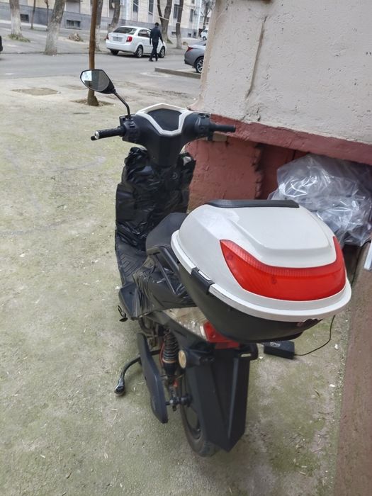 Продаётся скутер grand электрический нормально работает всё