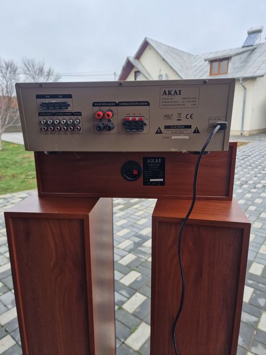 Sistem (boxe+statie) interior Akai.