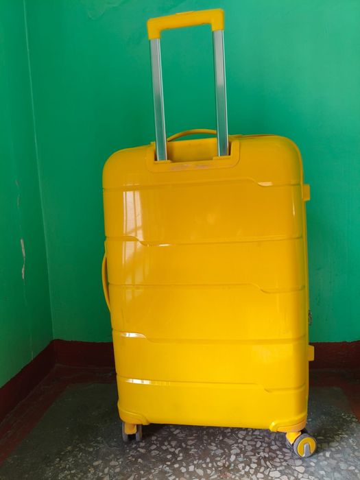 Продам дорожный чемодан