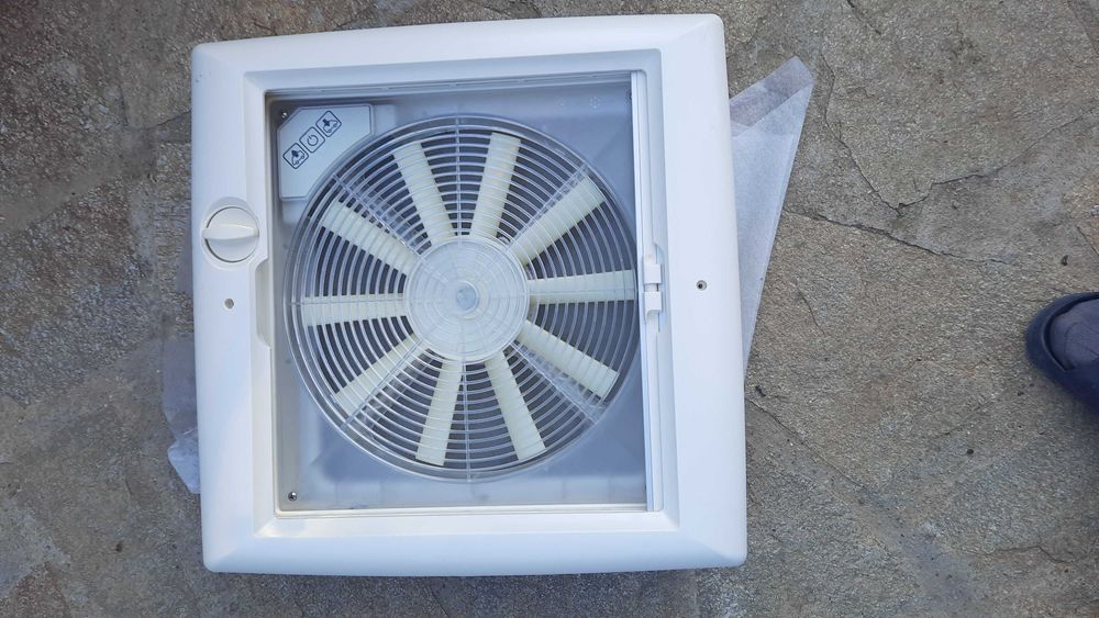 Люк с вентилатор