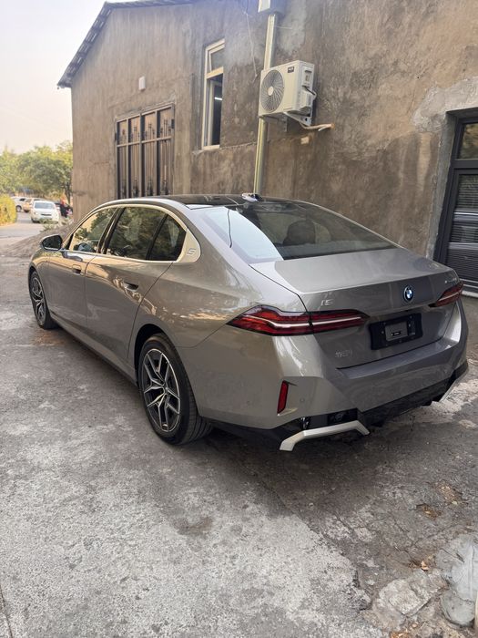 BMW i5 35l m sport 2024-йил Топ Тоза Краскаси  21.000км пробег