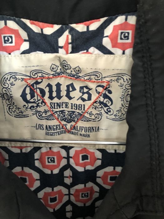 Trenci Guess aproape nou