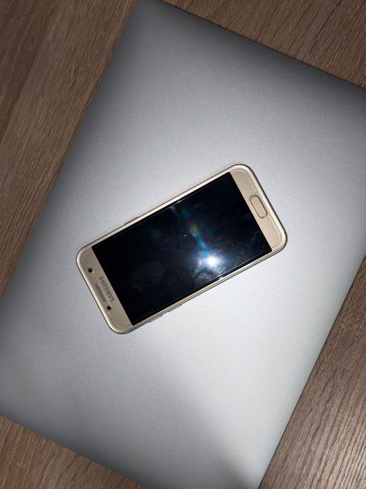 Samsung A3 2017. Ностальгия-телефон мини формата