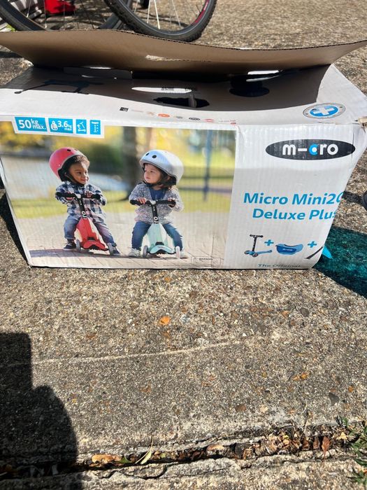 Micro Mini2Go Delux тротинетка