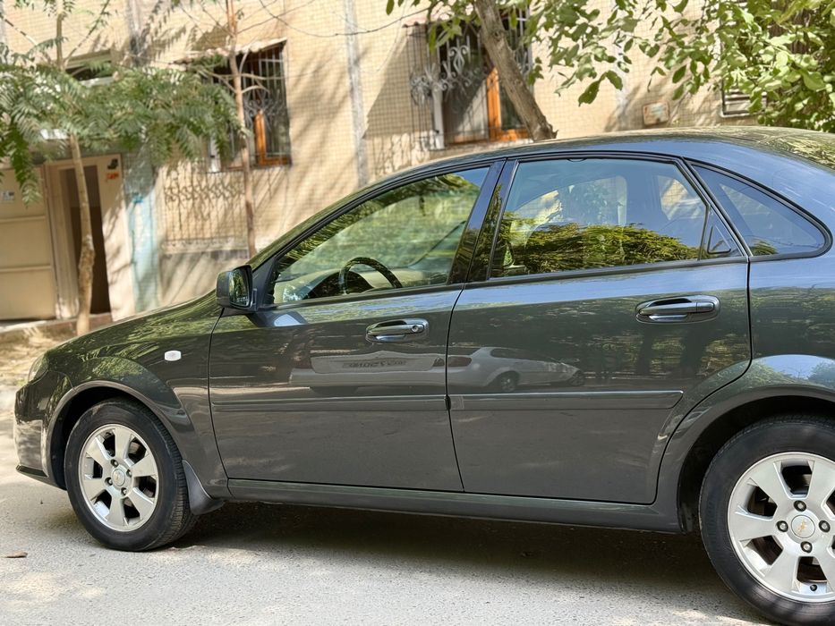 Продается джентра 3 позиция автомат. В хорошем состоянии.