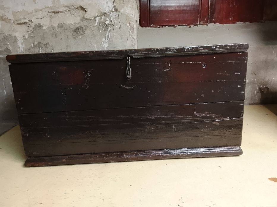 Реновиран дървен сандък