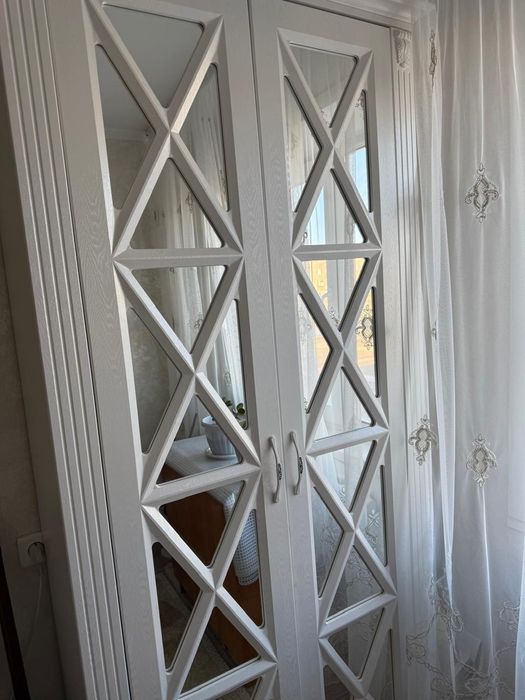 Шкаф для посуды.