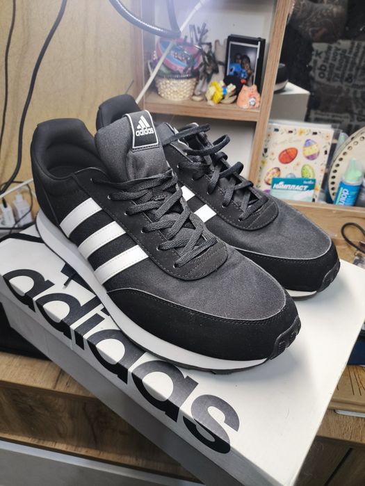 Продам кроссовки Adidas originals