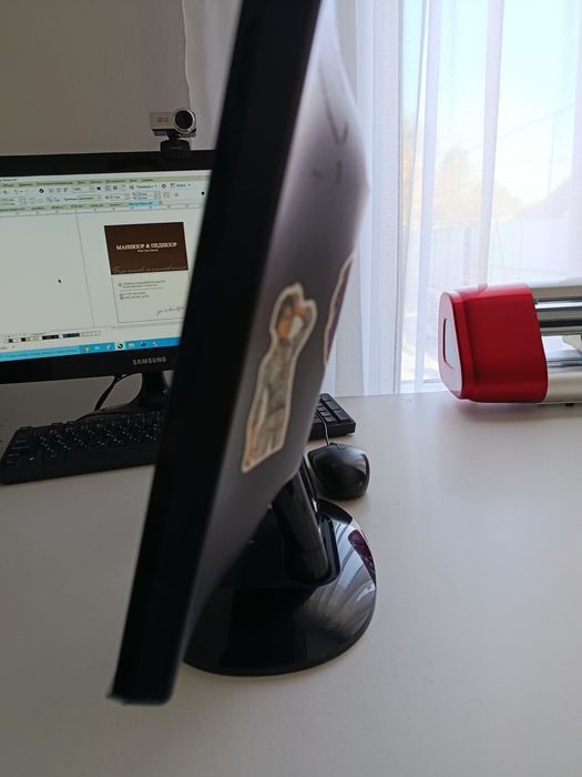 Монитор Benq в рабочем состоянии