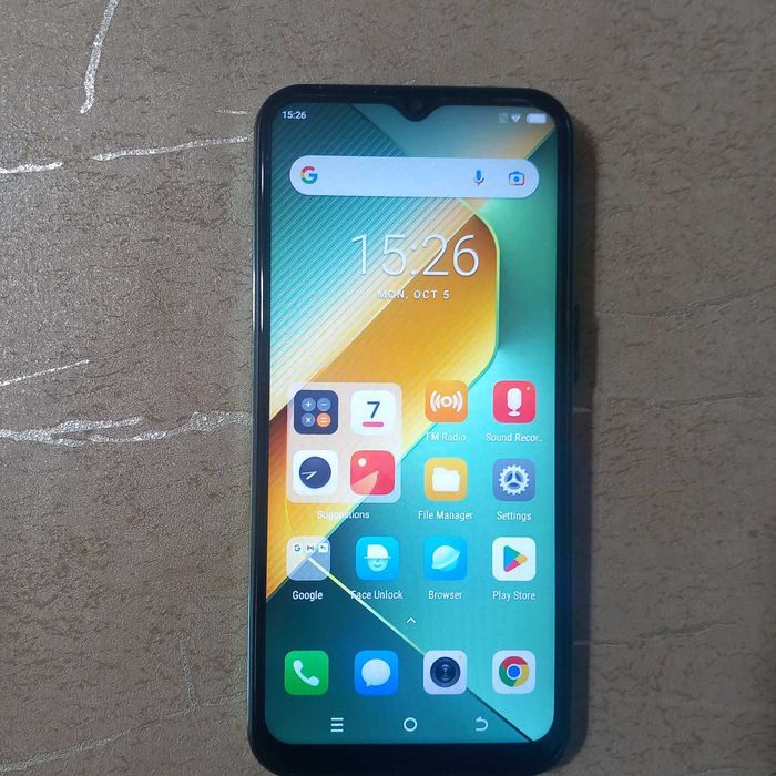 продавам телефон POVA 6 PRO