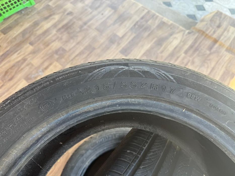 Продается шины 215/55/17