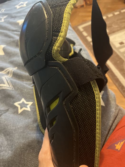 Vand genunchiere SCOT