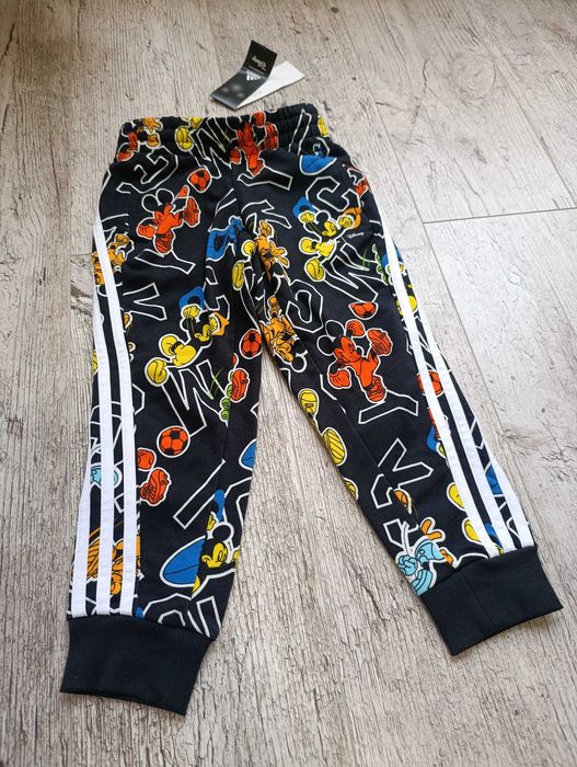 Продавам долнище за момче на Adidas 4-5 години