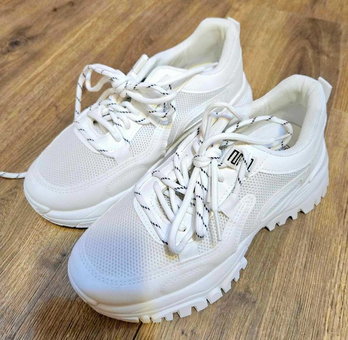 Дамски бели маратонки