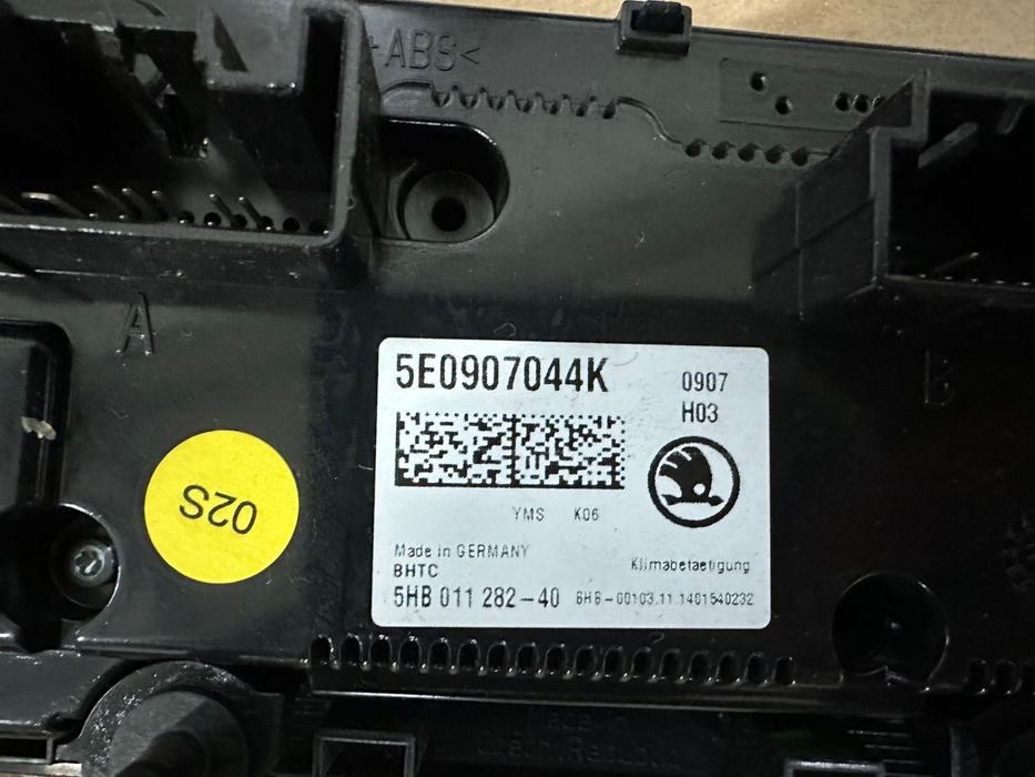 Panou clima climatronic cu rama skoda octavia 3