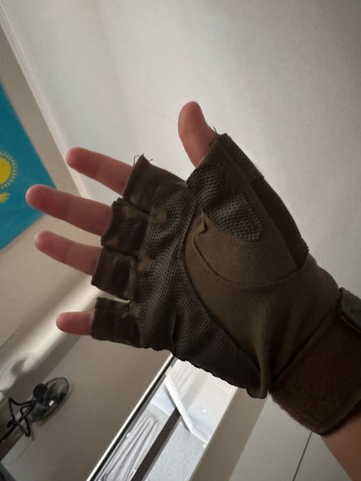 Перчатка для охоты или для мопеда