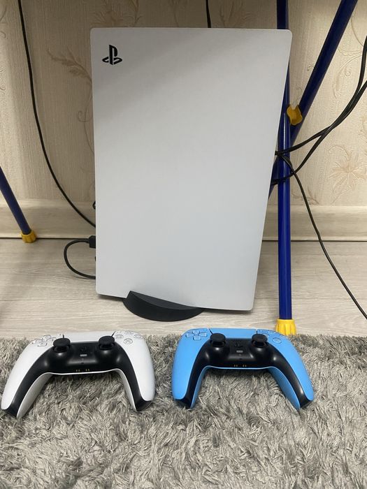 продам плейстейшен 5 с играми и джостиками
