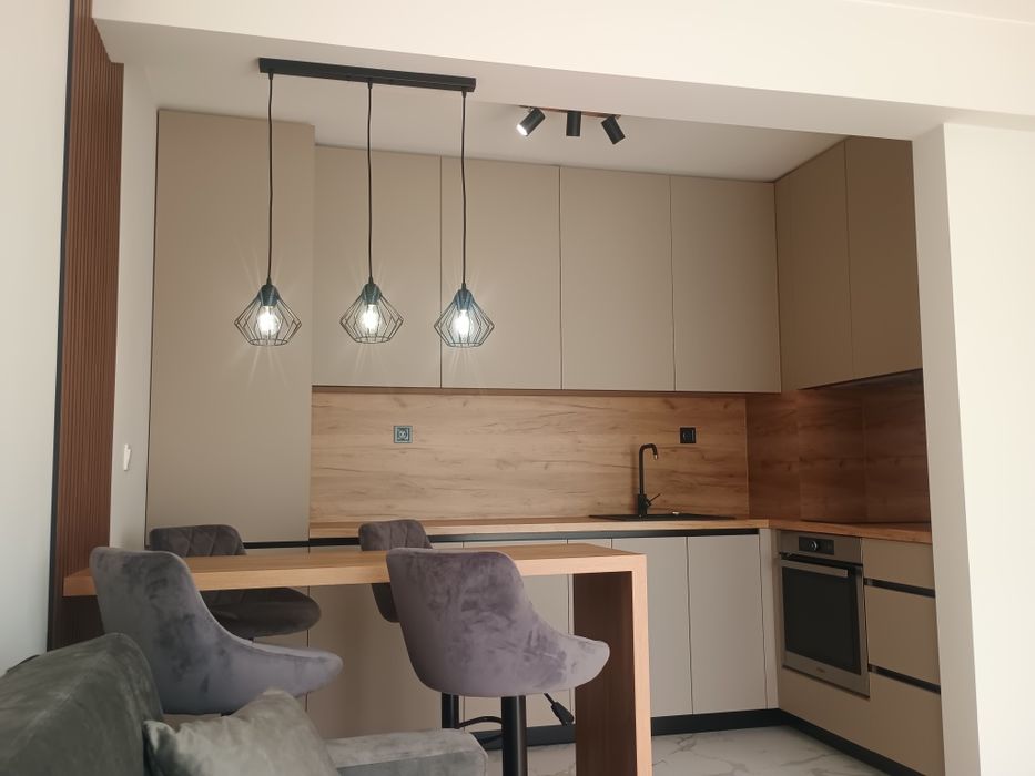 Двустаен обзаведен с панорама и партерен гараж.