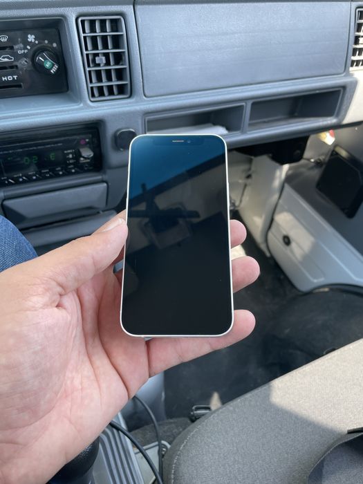 Айфон 12  мини.