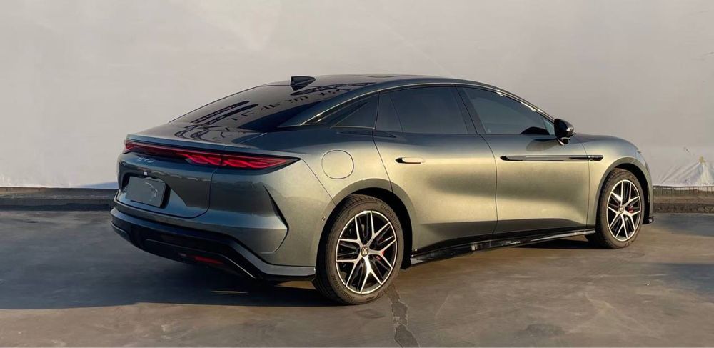 BYD Han L gibrid 2025