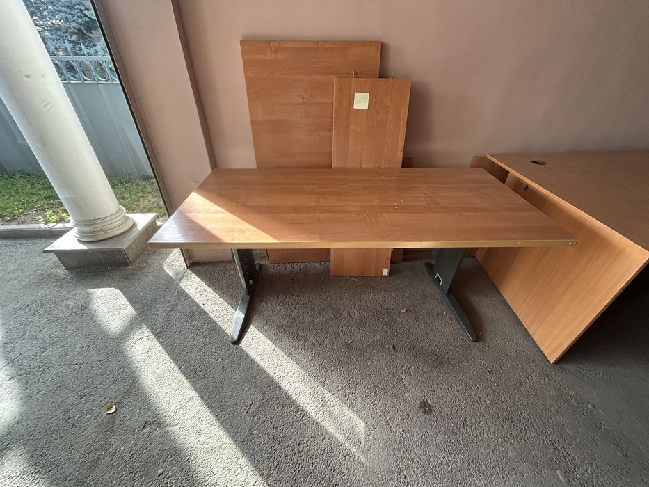 Офисные столы продам