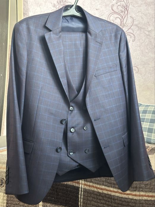 Мужской костюм размер 46
