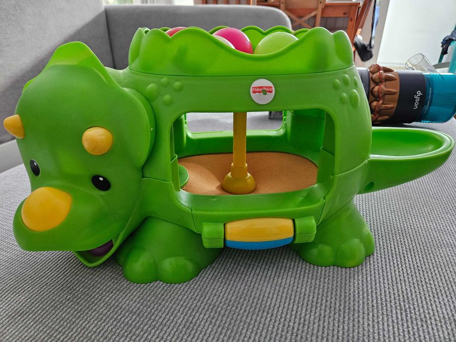 Jucarie Fisher Price pe baterii cu muzica si 4 mingii. Constanța