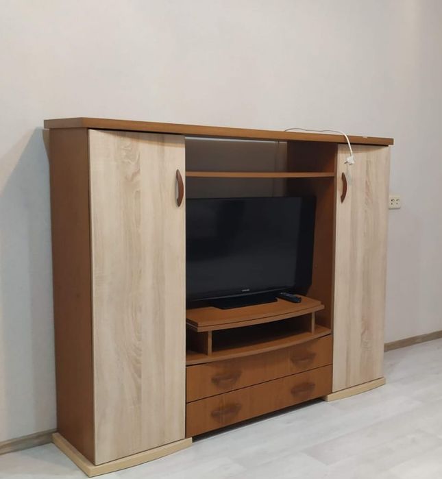 Продам тумбу под тв