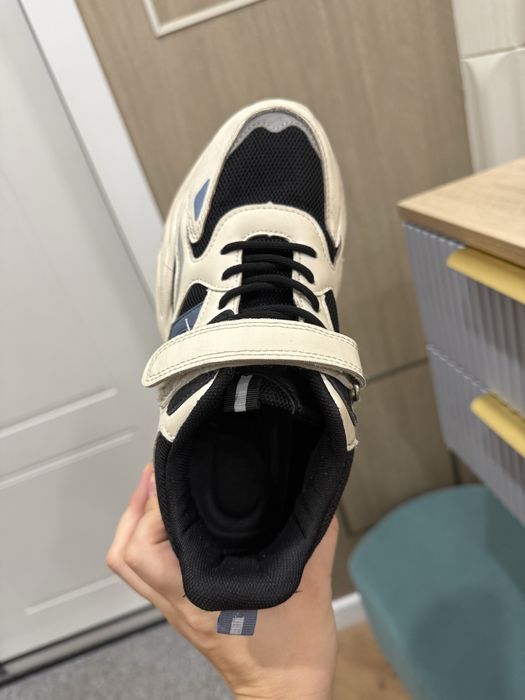 Кроссовки на девочку 1000 тг